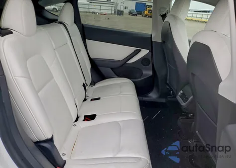 2021 Tesla Model Y z USA, uszkodzony, nr VIN 5YJYGDEE9MF161996